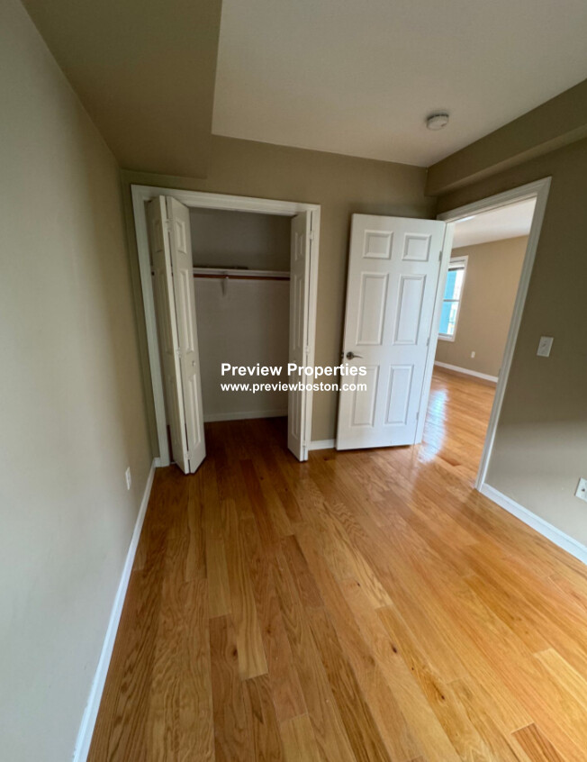 53 Chelsea St, East Boston