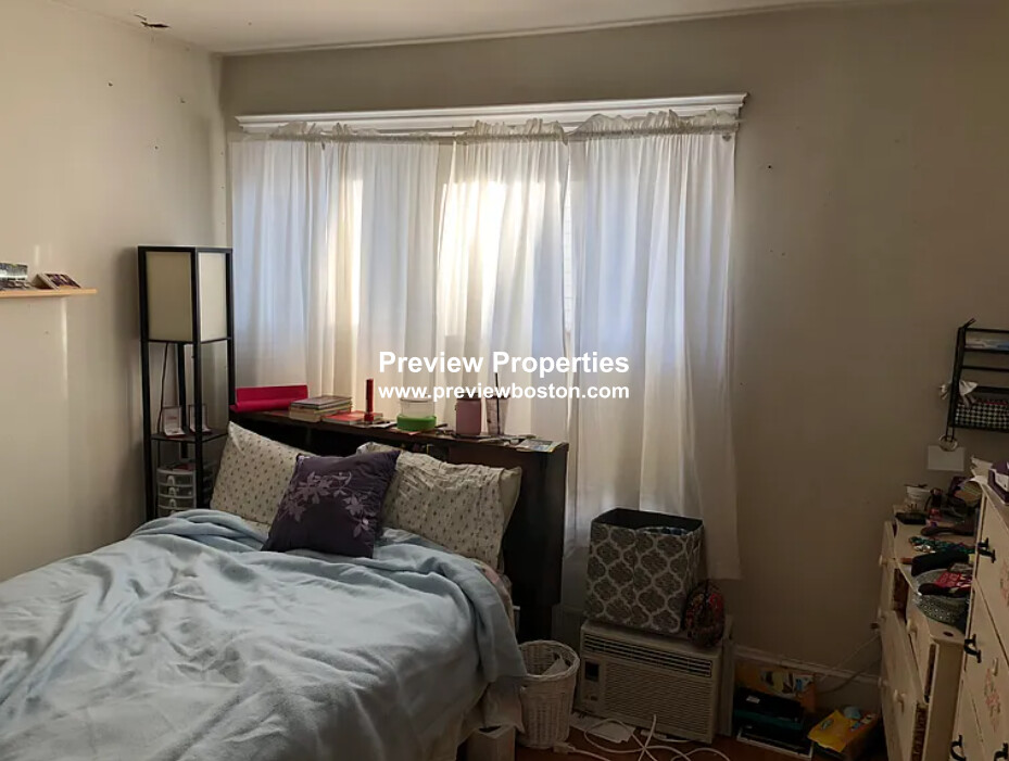 29 Corinthian Rd, Tufts