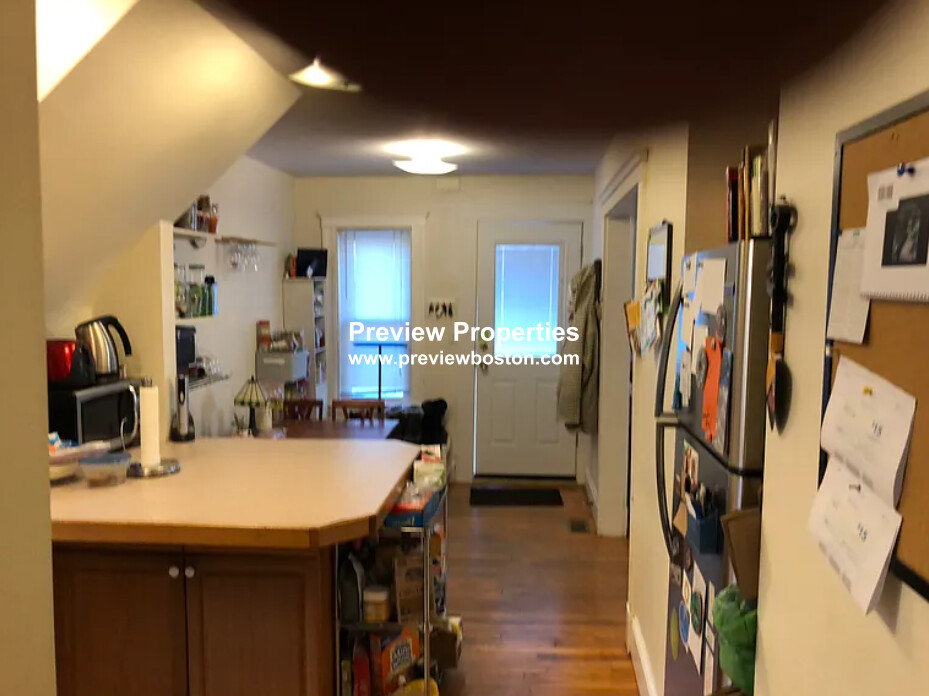 29 Corinthian Rd, Tufts