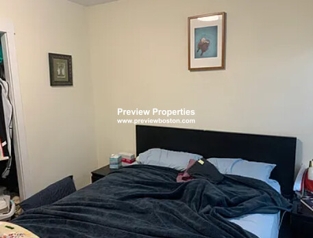 29 Corinthian Rd, Tufts