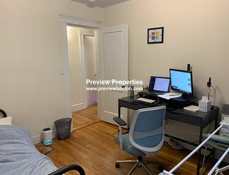 29 Corinthian Rd, Tufts