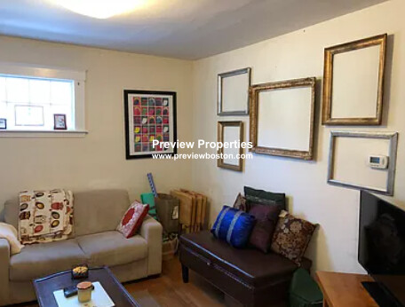 29 Corinthian Rd, Tufts