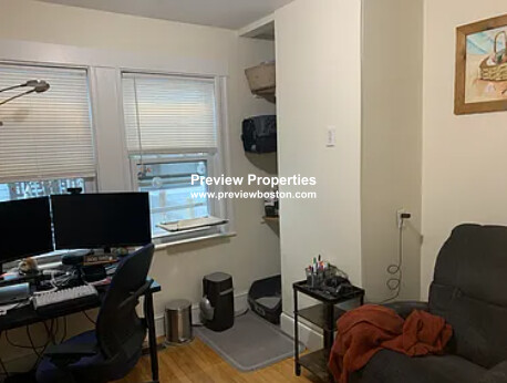 29 Corinthian Rd, Tufts