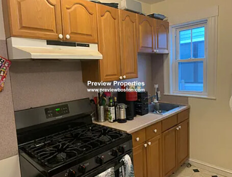 29 Corinthian Rd, Tufts