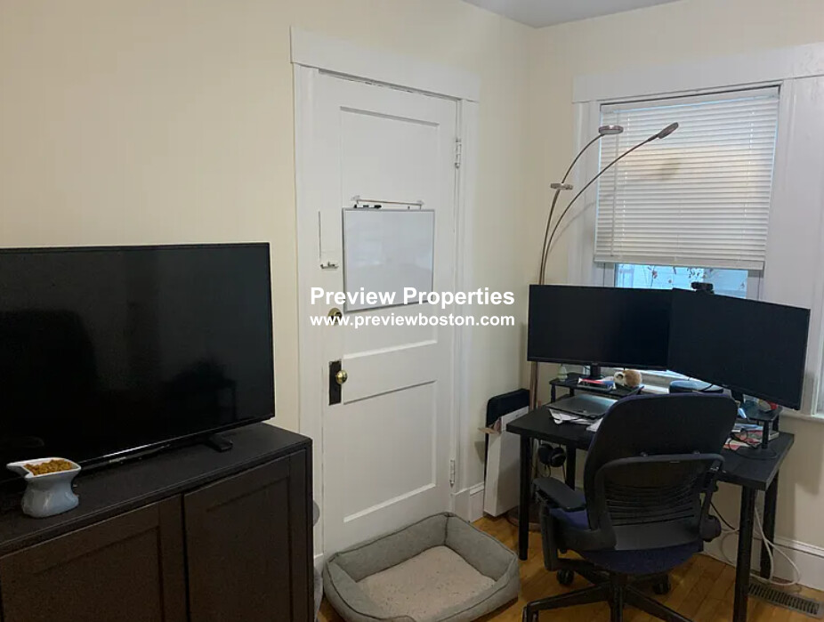 29 Corinthian Rd, Tufts