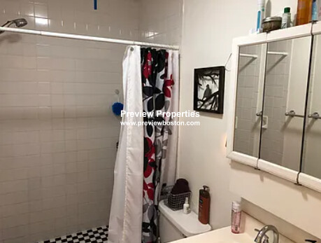 29 Corinthian Rd, Tufts