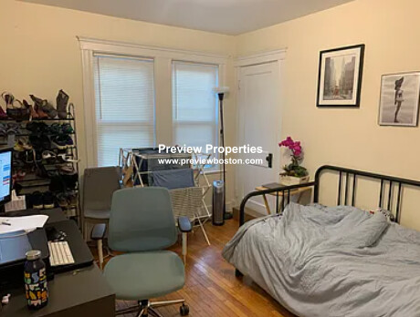 29 Corinthian Rd, Tufts