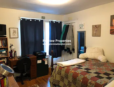 29 Corinthian Rd, Tufts