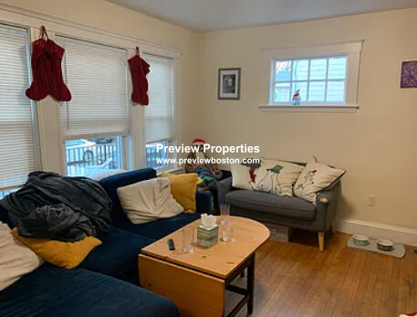 29 Corinthian Rd, Tufts