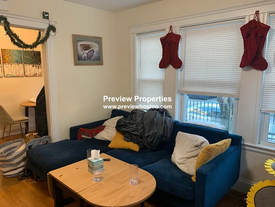 29 Corinthian Rd, Tufts