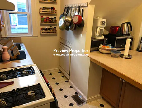 29 Corinthian Rd, Tufts