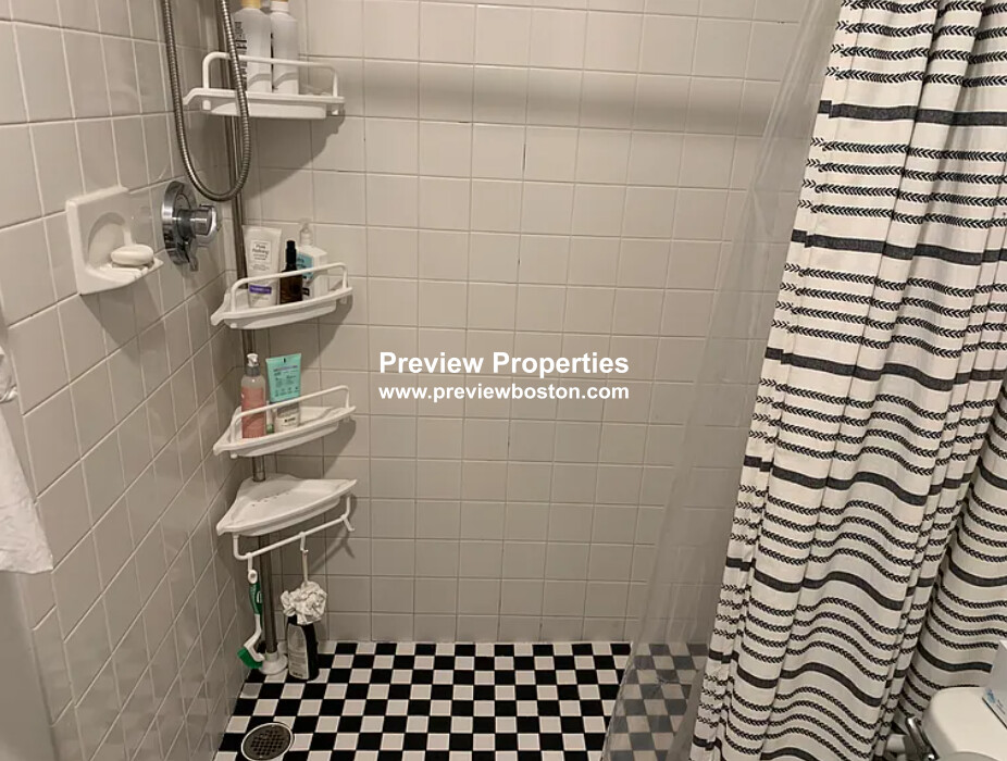 29 Corinthian Rd, Tufts