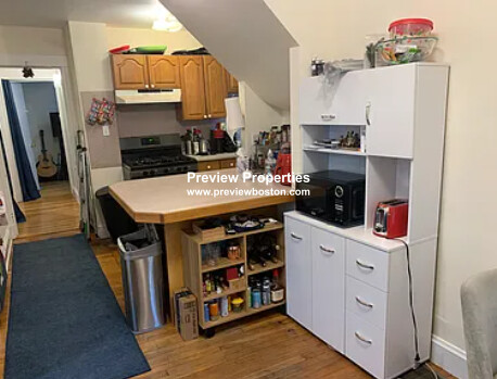 29 Corinthian Rd, Tufts