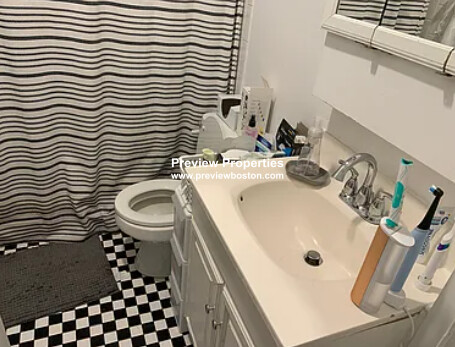 29 Corinthian Rd, Tufts