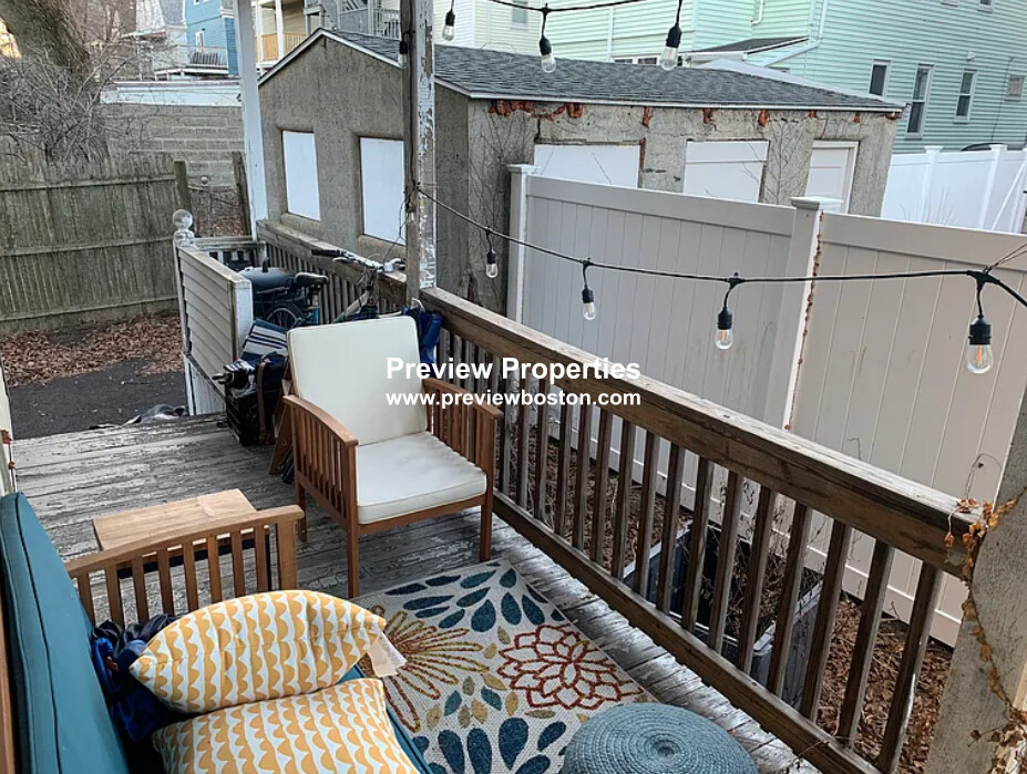 29 Corinthian Rd, Tufts