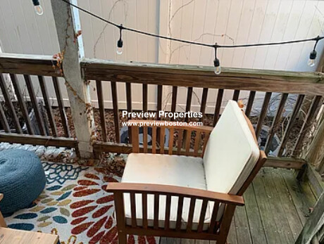 29 Corinthian Rd, Tufts