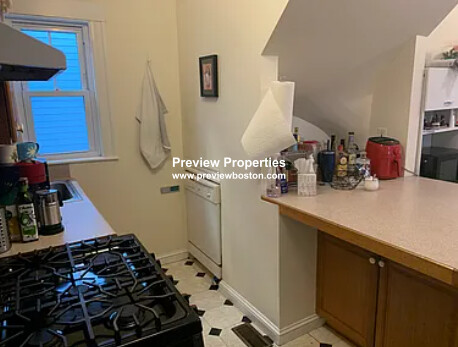 29 Corinthian Rd, Tufts