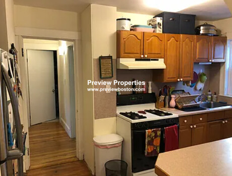 29 Corinthian Rd, Tufts