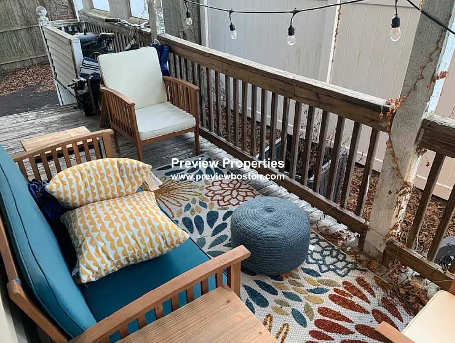 29 Corinthian Rd, Tufts