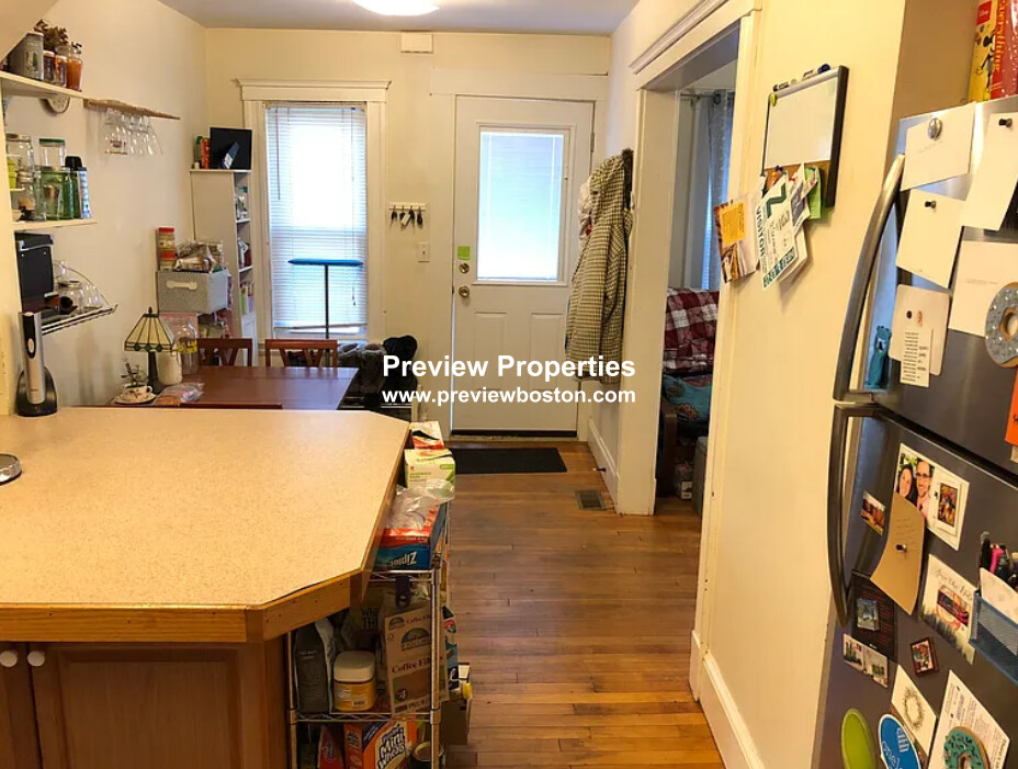 29 Corinthian Rd, Tufts