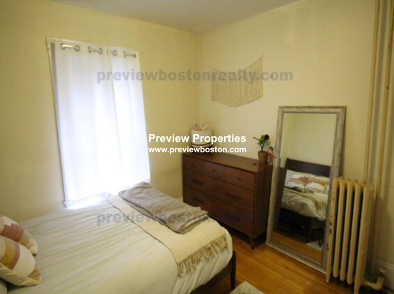 331 Faneuil St, Oak Square