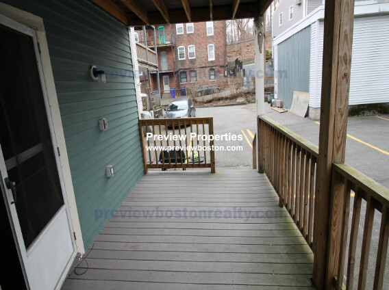 331 Faneuil St, Oak Square