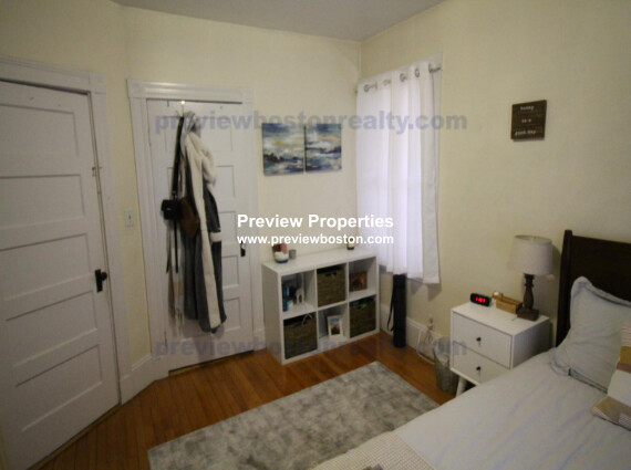 331 Faneuil St, Oak Square