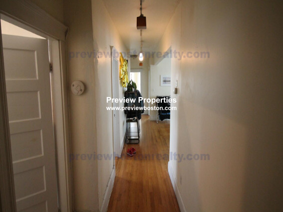 331 Faneuil St, Oak Square