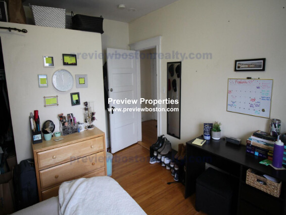 331 Faneuil St, Oak Square