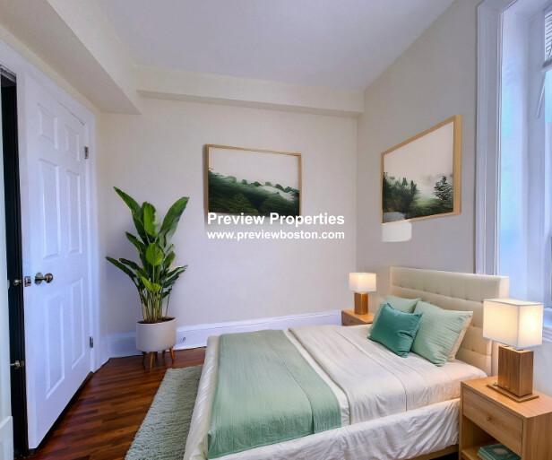 885 Massachusetts Ave, Mid Cambridge