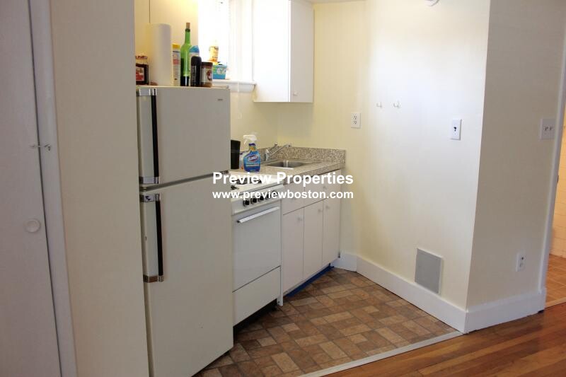 879 Beacon St, Fenway