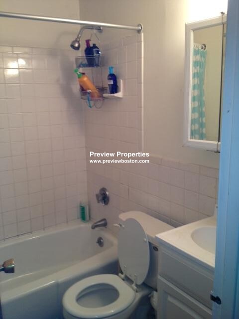 879 Beacon St, Fenway