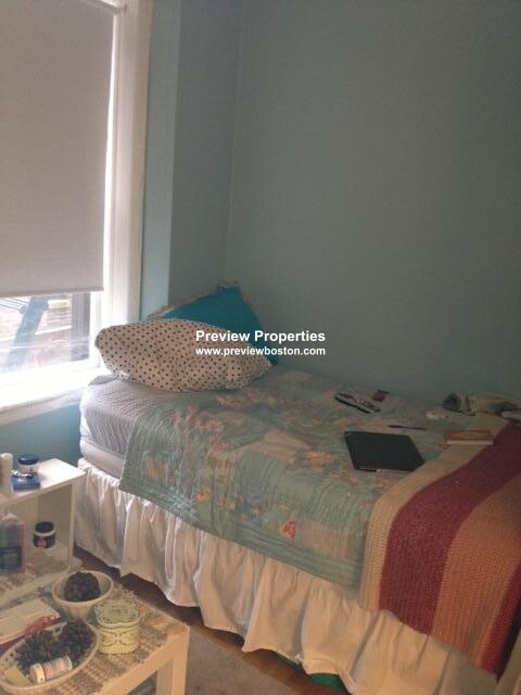 879 Beacon St, Fenway