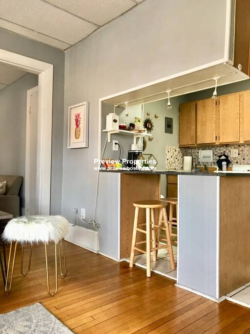 879 Beacon St, Fenway