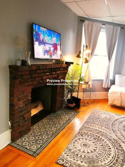 879 Beacon St, Fenway