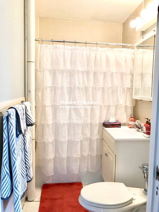 879 Beacon St, Fenway