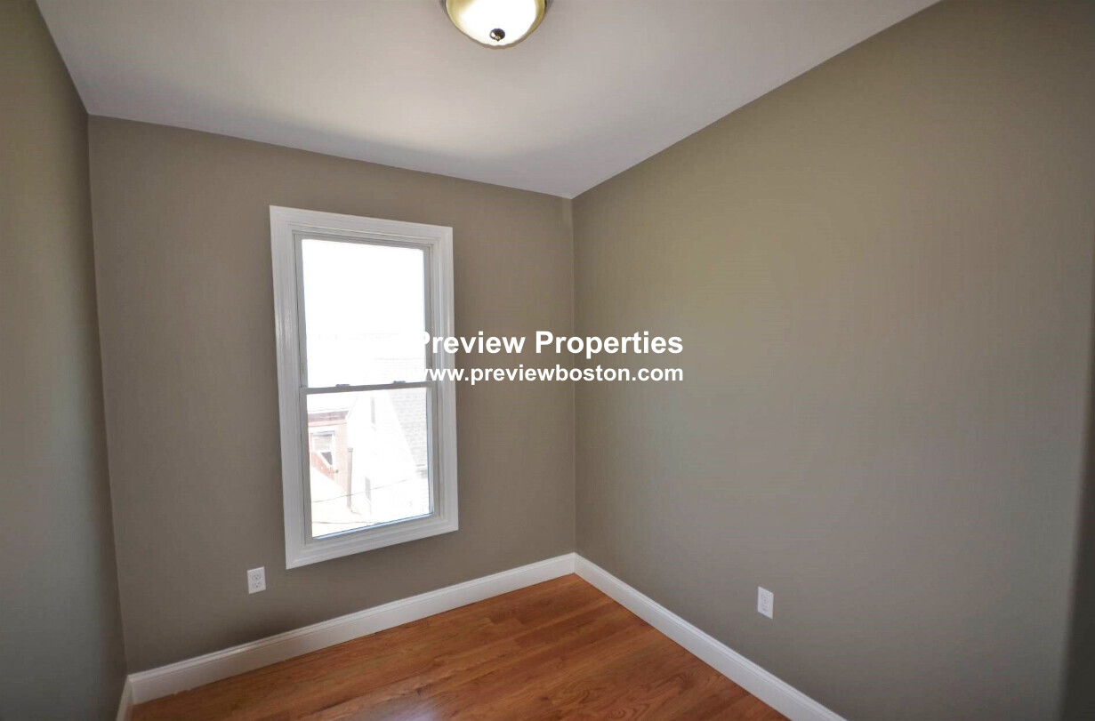 12 Cheever Ct, East Boston