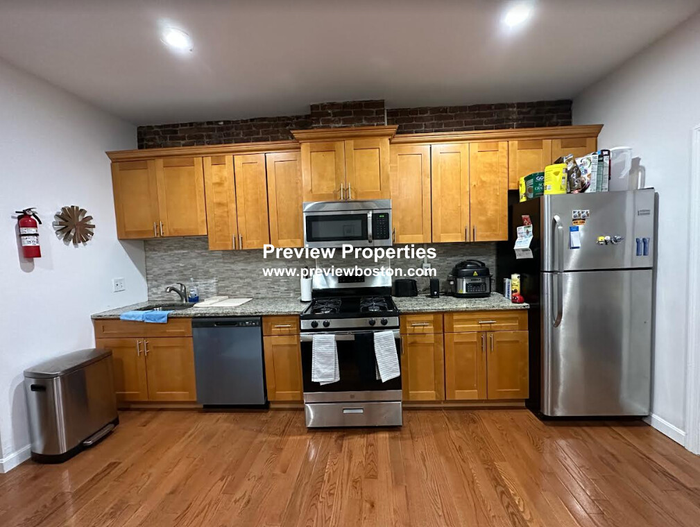 147 Meridian St, East Boston