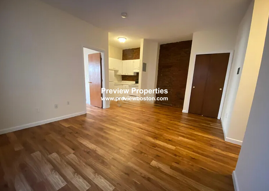 46 South Huntington Ave, Jamaica Plain