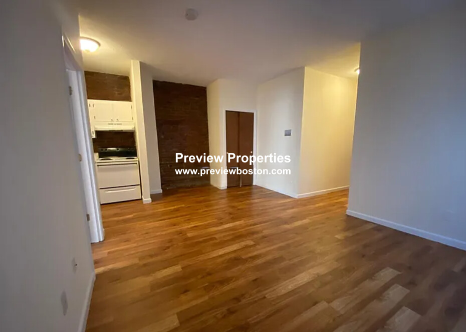 46 South Huntington Ave, Jamaica Plain