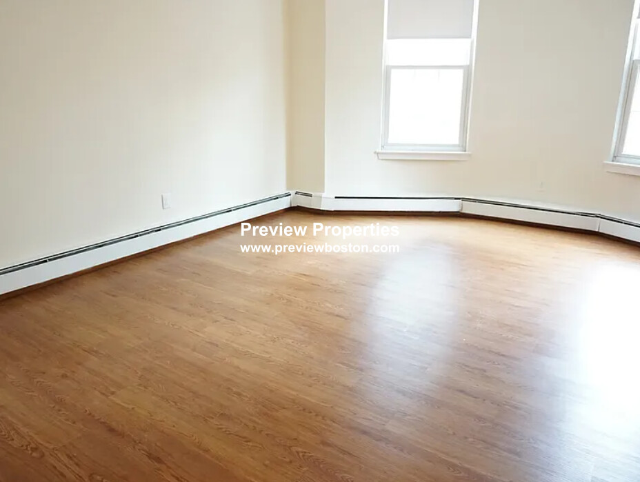 62 South Huntington Ave, Jamaica Plain