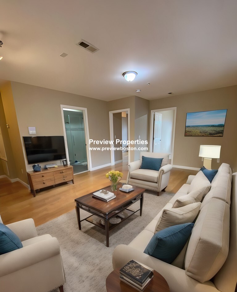 53 Chelsea St, East Boston