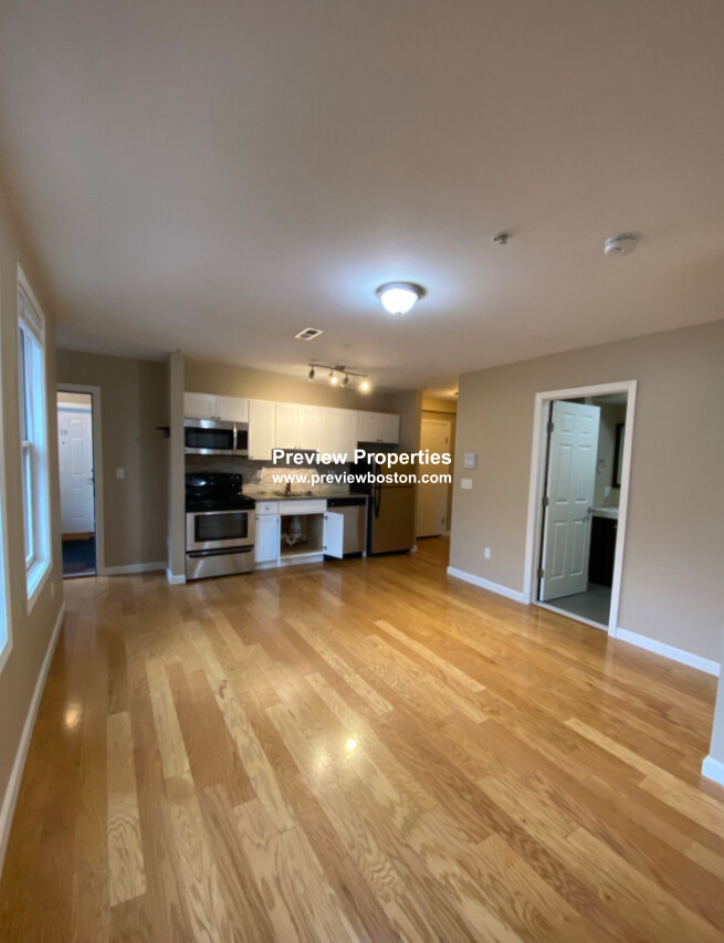 53 Chelsea St, East Boston