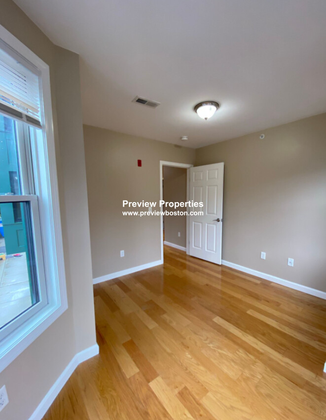 53 Chelsea St, East Boston