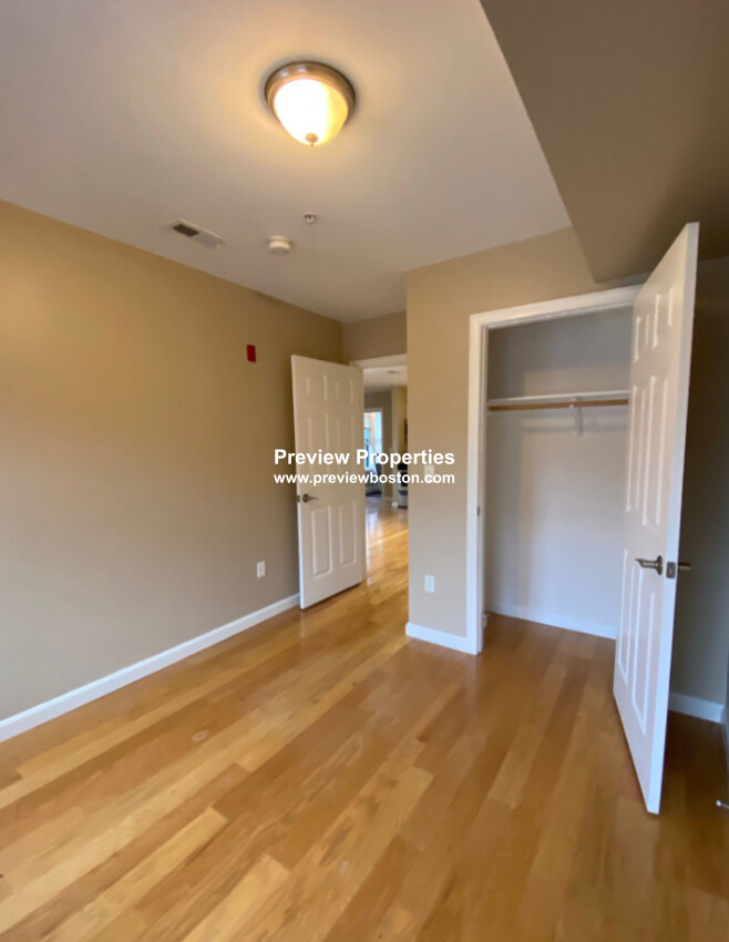 53 Chelsea St, East Boston