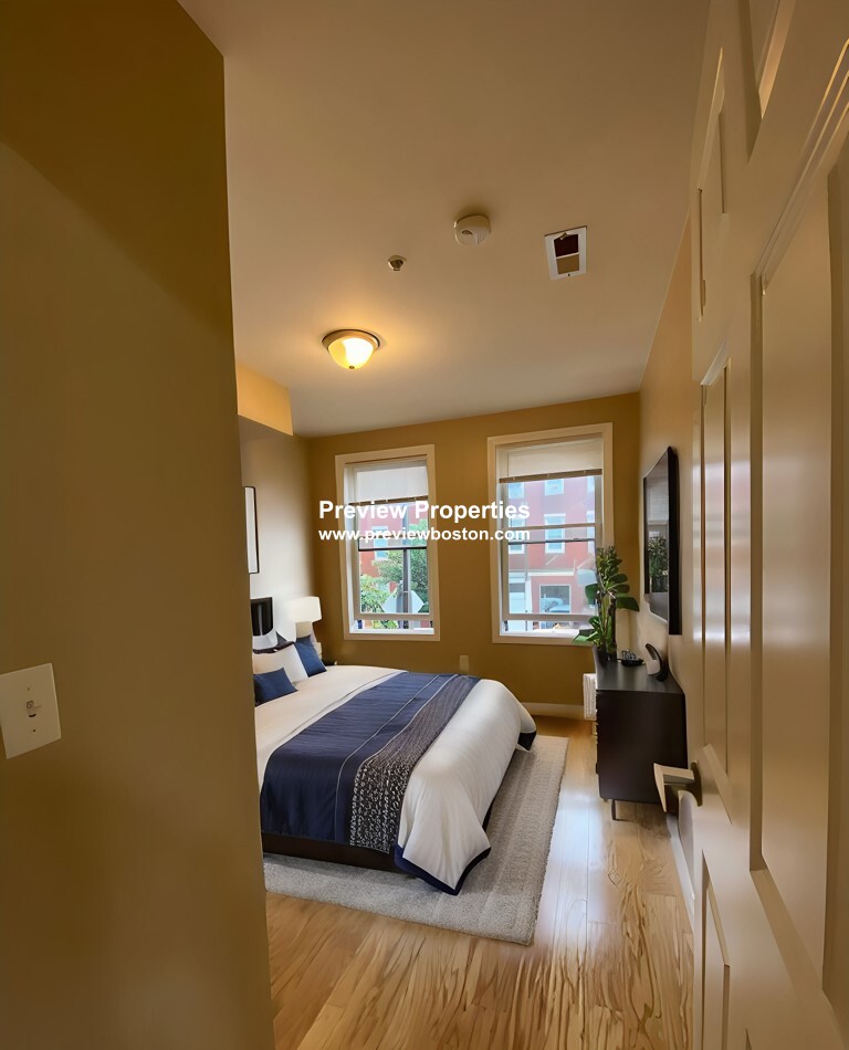 53 Chelsea St, East Boston