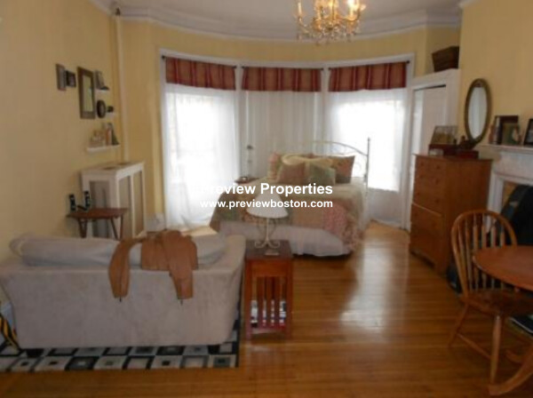 869 Beacon St, Fenway