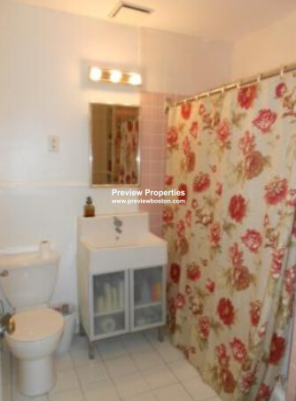 869 Beacon St, Fenway