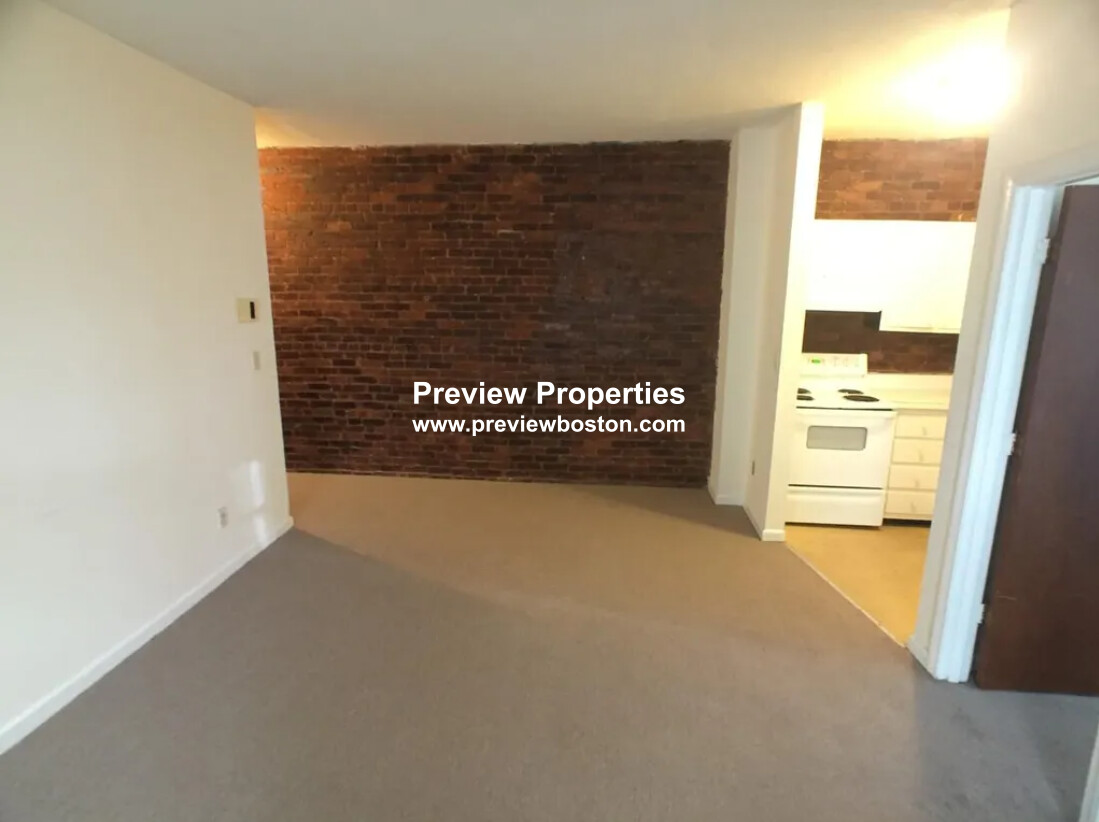 58 South Huntington Ave, Jamaica Plain