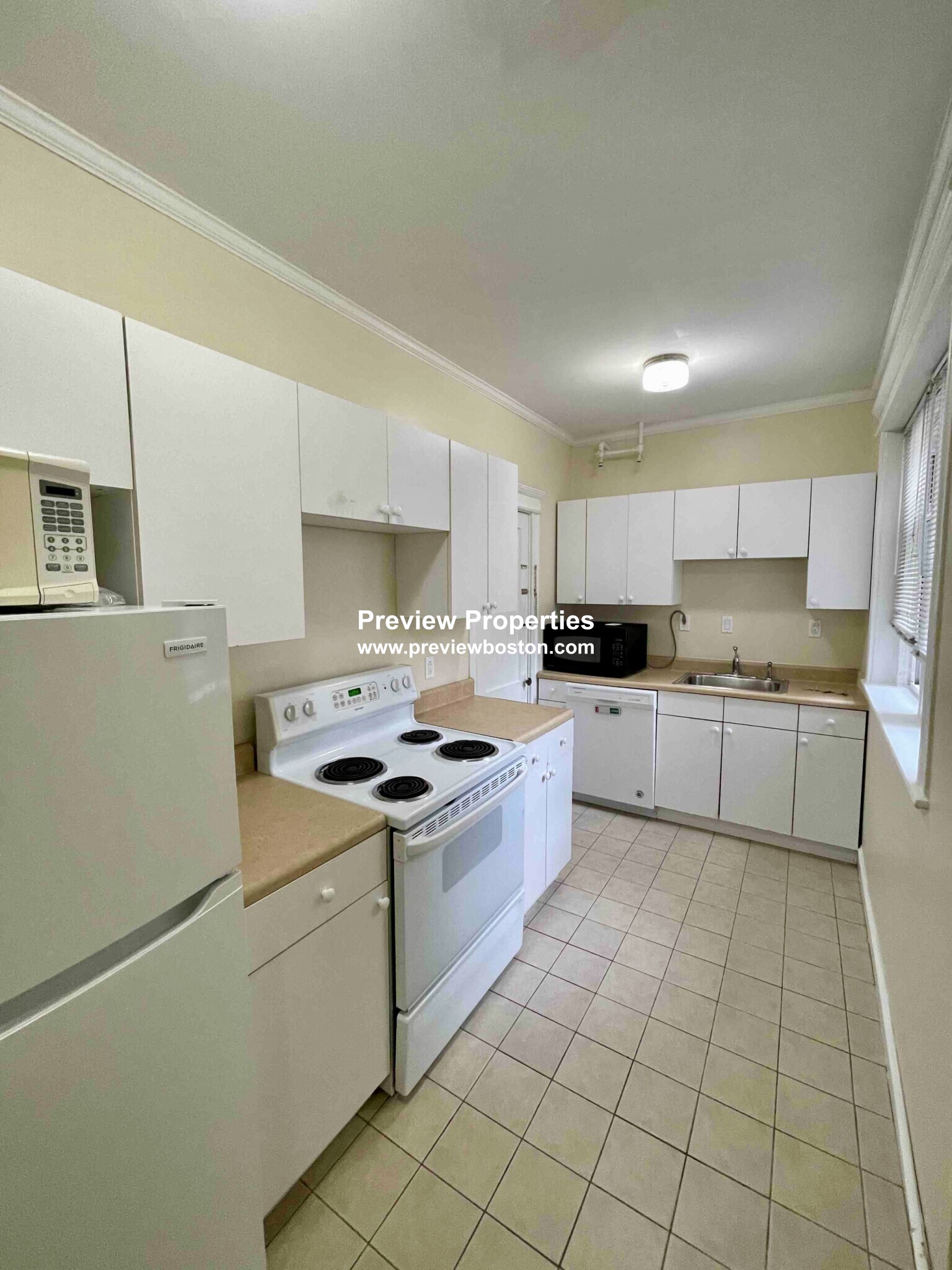 1637 Commonwealth Ave, Brighton